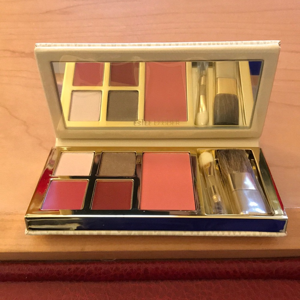 Brand New Estée Lauder Compact
